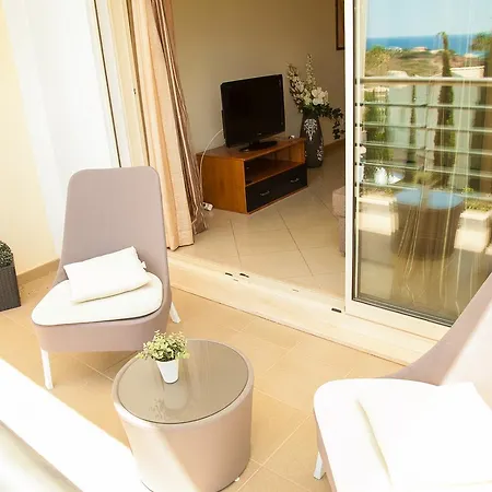 Spacious T1 With Sea Wiev